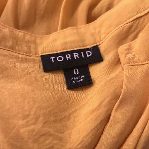 TORRID Yellow Sleeveless Button Down Top with Tie Bottom - Picture 6 of 8